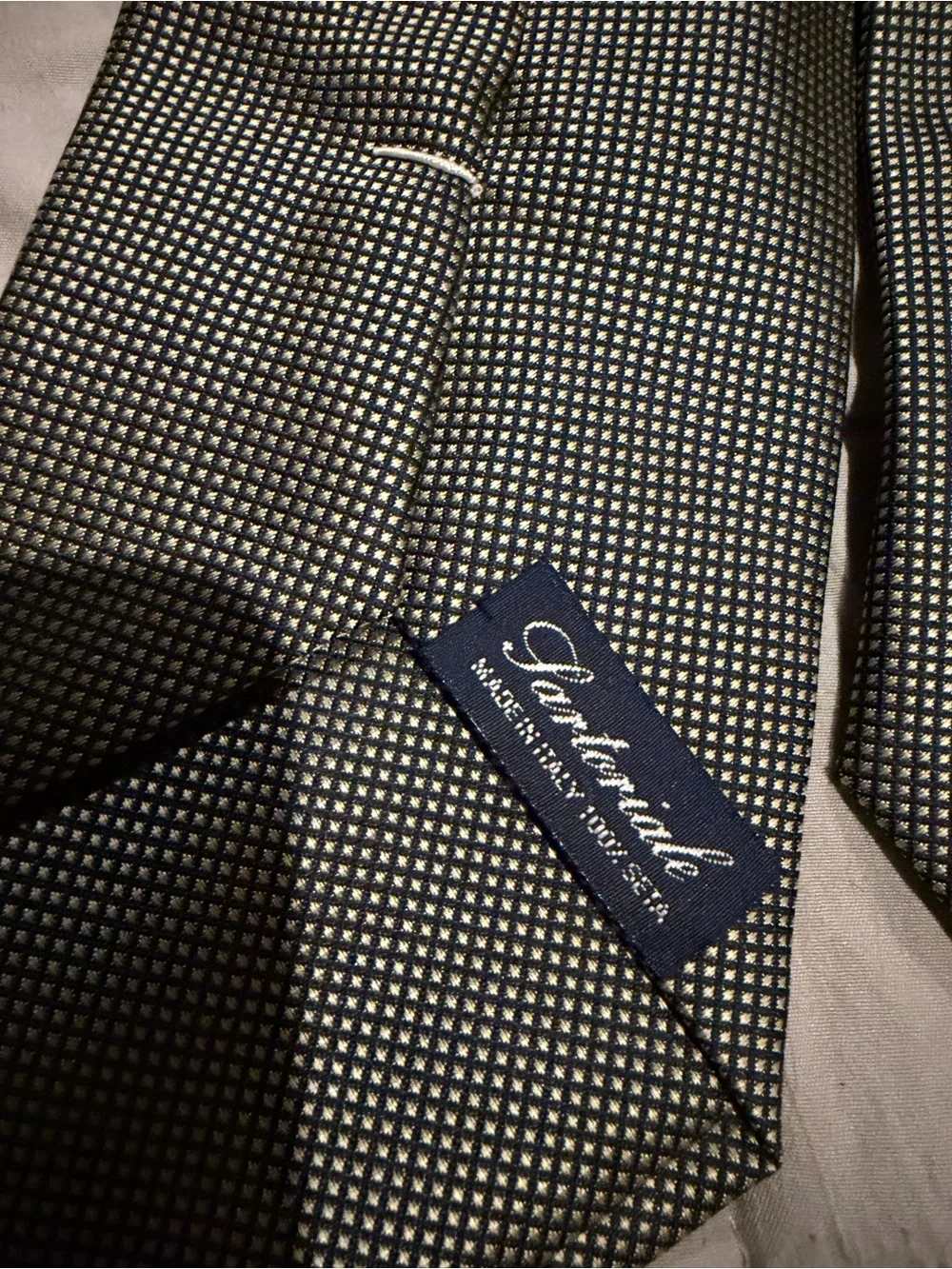 Classic Men's Micro-Check Tie in Gray